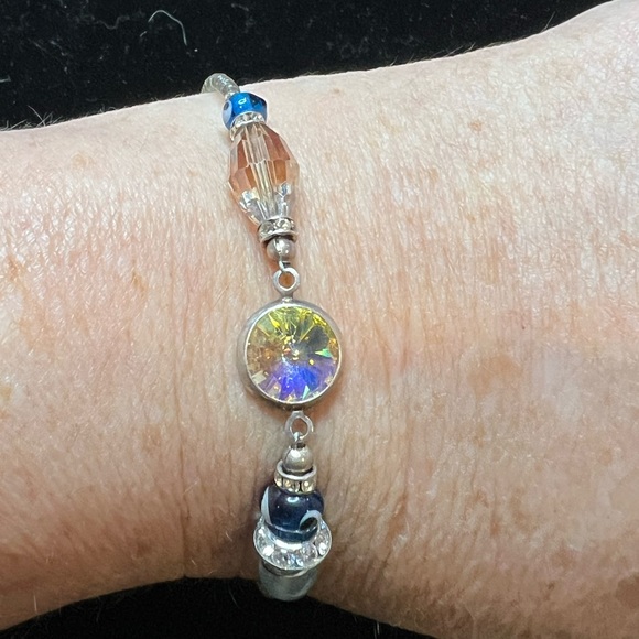 Gulten Dye swavorski crystal toggle bracelet. 7 inches. SPARKLES!!! - Picture 7 of 9